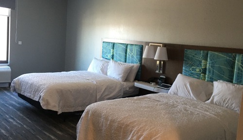 Habitación, 2 camas de matrimonio, frigorífico y microondas