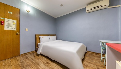 Room (Room A)