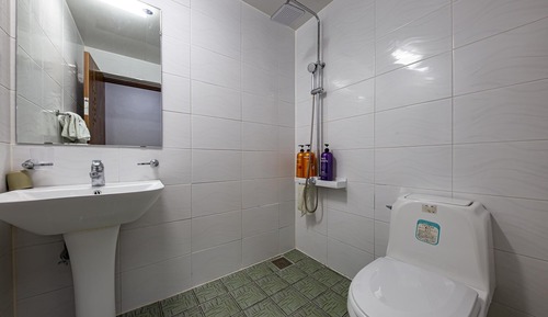 Room (Room B)