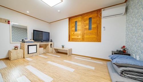 Room (Korean-style Ondol (Deluxe))