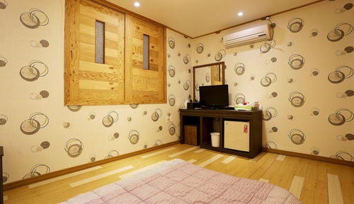 Room (Ondol Room)