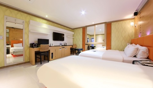 Room (Twin (Double + Single Latex Bed Netfl)