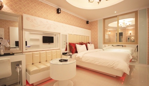 Room (Standard Double (Latex Bed Netflix Av)