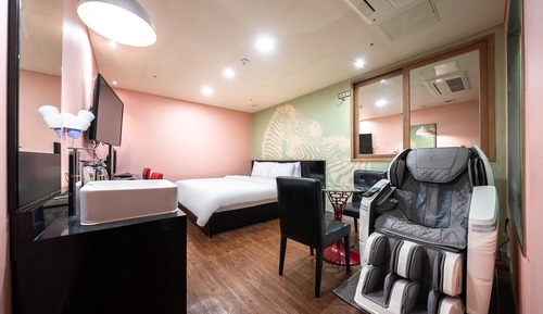 Room (VVIP (massage chair Netflix MovieNet )