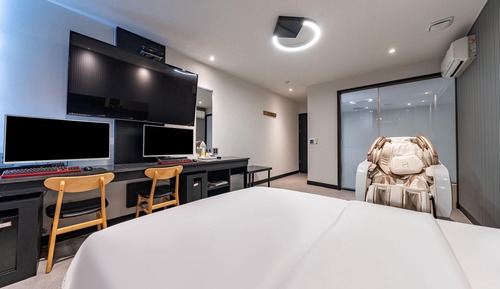 Room (Special room (massage chair Netflix a)