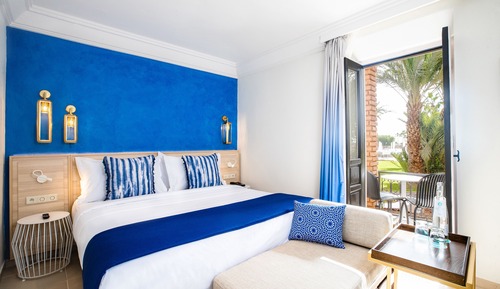 Habitación, balcón (Sol Room)