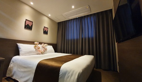 [Special Offer - Pole dance performance + giveaway + Netflix] Standard Double Room with No View