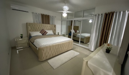 Apartamento, 3 habitaciones, balcón, vistas a la ciudad