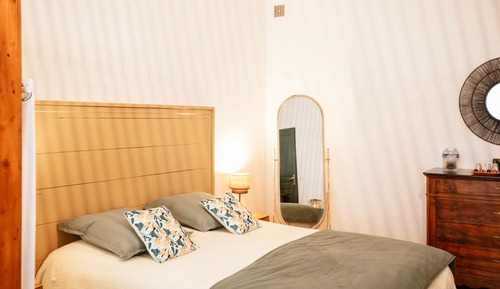 Habitación triple Confort, baño privado, vistas al patio (Chambre de la Cour)