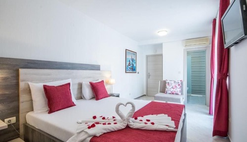 Standard Double Room with extra bed, Block B by Momentum