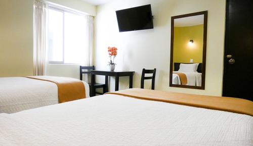 Habitación básica con 2 camas individuales