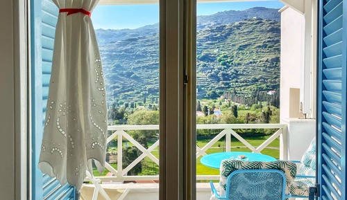 Suite estudio Deluxe, 1 cama de matrimonio grande, balcón, vistas parciales al mar
