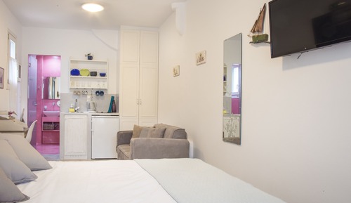 Suite estudio panorámica, balcón, vistas parciales al mar