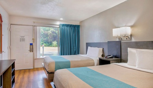 Habitación Deluxe, 2 camas de matrimonio, fumadores, frigorífico y microondas