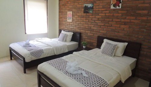 Habitación superior con 2 camas individuales (AC)