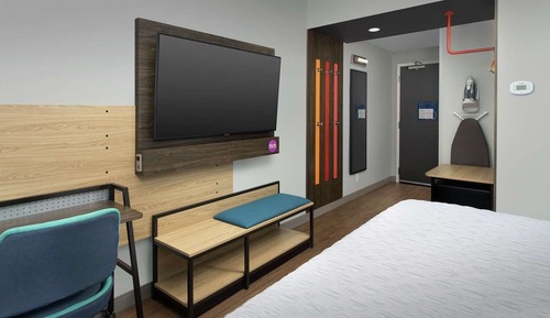 Habitación, 1 cama de matrimonio grande, accesible para personas con discapacidad (Roll-In Shower)