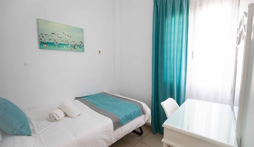 Habitación familiar, vistas parciales al mar