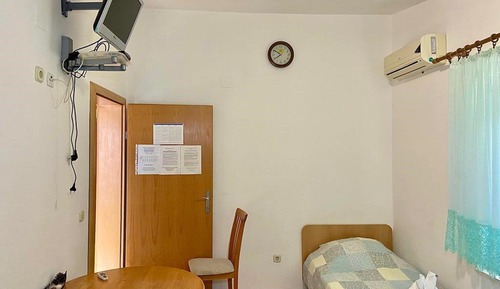 Estudio (Studio Apartment)