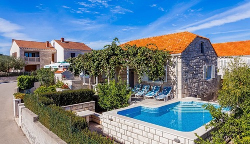 Casa (Four Bedroom House with Private Pool)
