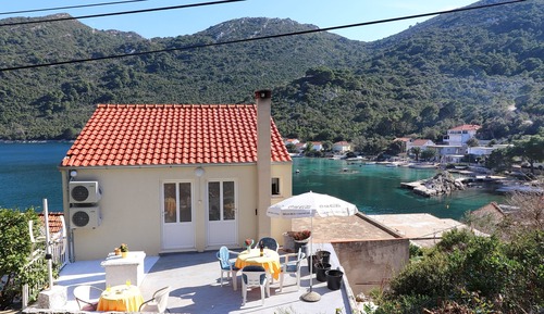 Apartamento (Studio Apartment with Terrace and Sea)