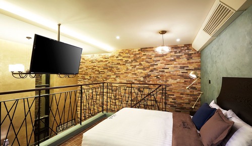 Room (Billiard Suites)