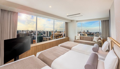 Habitación triple, no fumadores (Sky View,Shower booth, Up to 5 People)