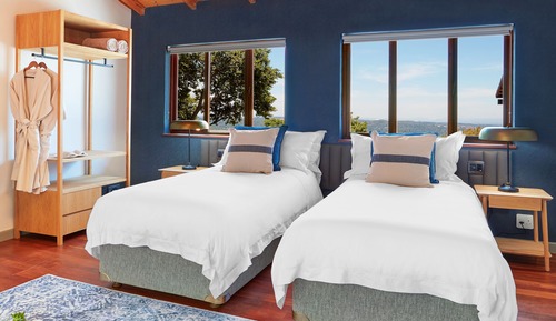 Habitación panorámica con 1 cama doble o 2 individuales, vistas a la ciudad, junto a la montaña