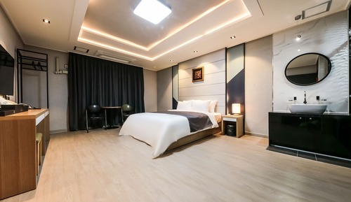 Room (Standard (Double Bed+S Bed))