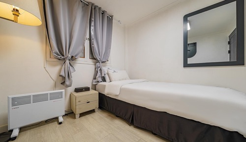 Room (Standard single room)