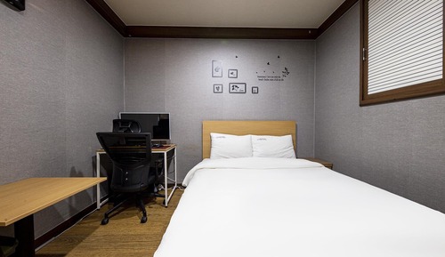 Room (Standard B (game 1PC Netflix availabl)