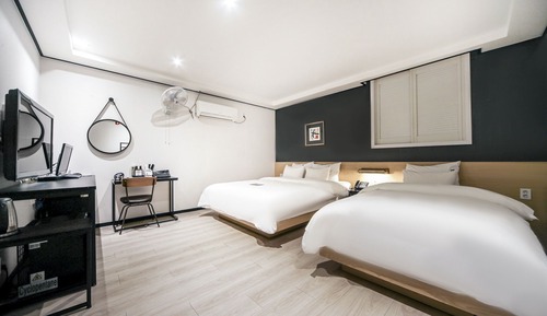 Room (Twin Bed Room A (Double and Single) ()