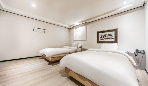 Room (Shared Twin Bed Room B (Single Beds) )