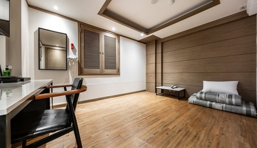 Room (Ondol Room)