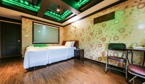 Room (Terrace)