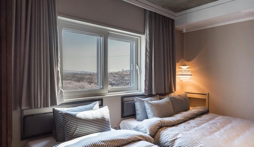 Room (Premium Twin/No Hard Gaming 2PC/River)