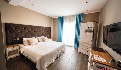 Habitación doble (King Room with Balcony)
