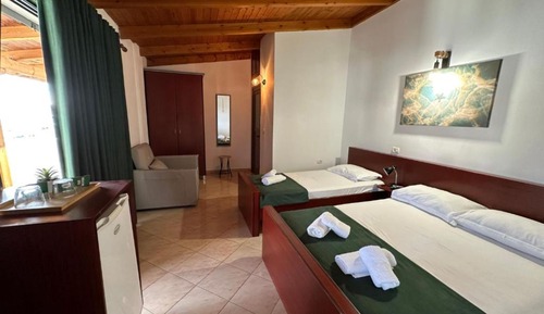 Quadruple Room with Shared Balcony