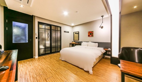 Room (Premium)