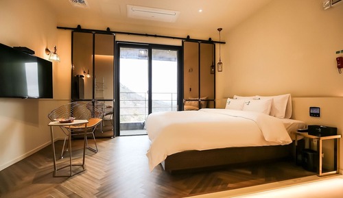 Room (Terrace Room)
