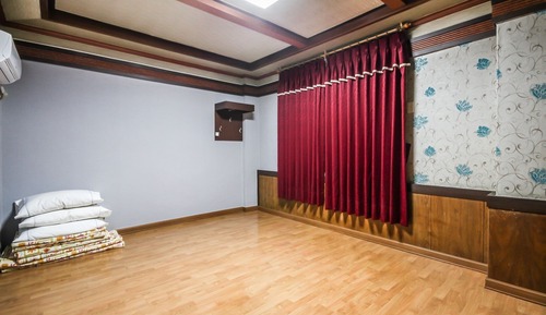 Room (Korean)