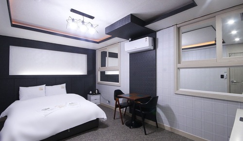 Room (Special Room - Non-Smoking)