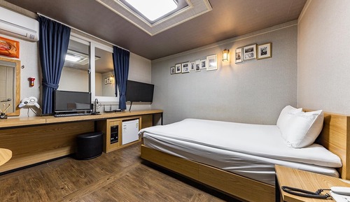 Room (Standard Room A (OTT))