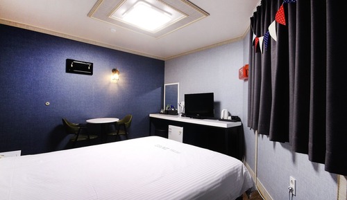 Room (Standard Room B (OTT))