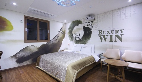 Room (General room-safe accommodation (arch)