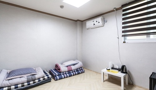 Room (Ondol Small Room (Please check with t)