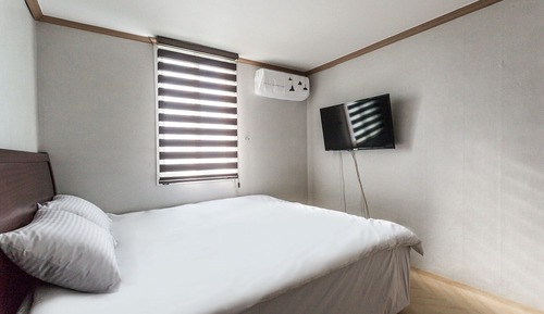 Room (Large bed room (Please check with the)