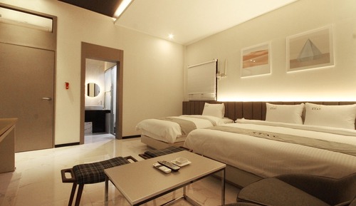 Room (Suite)