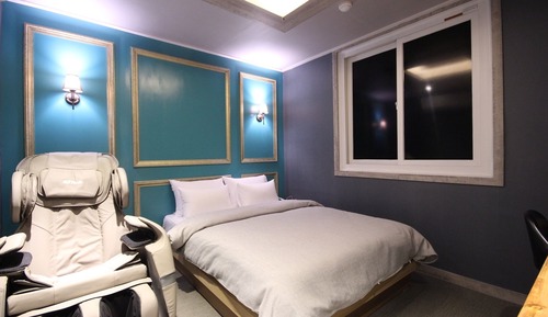 Room (VIP (Netflix/TV/Massage Chair/PC))