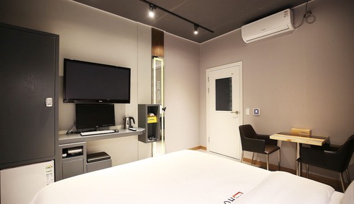 Room (Standard (Air Purifier Netflix Availa)