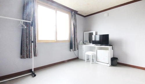 Room (Ondol Room (Good air-conditioning/coo)